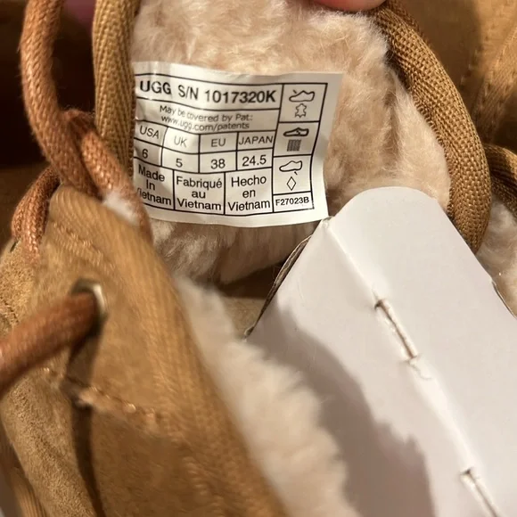 NWT - Ugg Neumel II chukka boot.  Chestnut color.  Big boys Size 6. - Picture 9 of 9